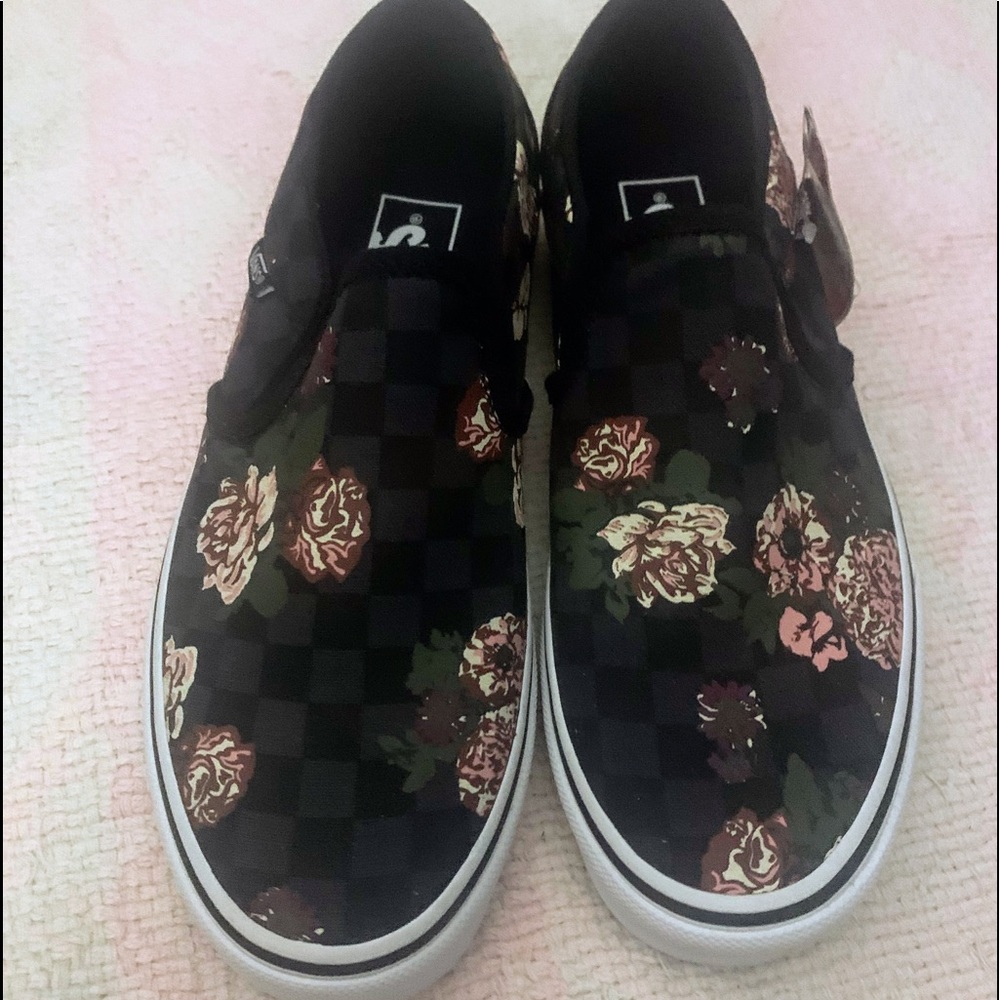 Vans Pink Roses Tennis Shoes 7.5 Brand New